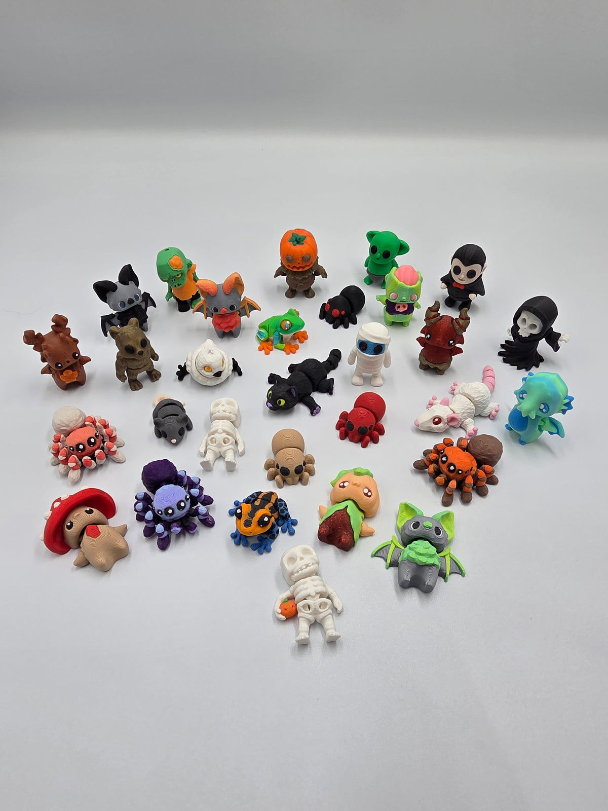 10 Mystery Halloween Pocko Pets with Glow-in-the-Dark Bubbling Cauldron