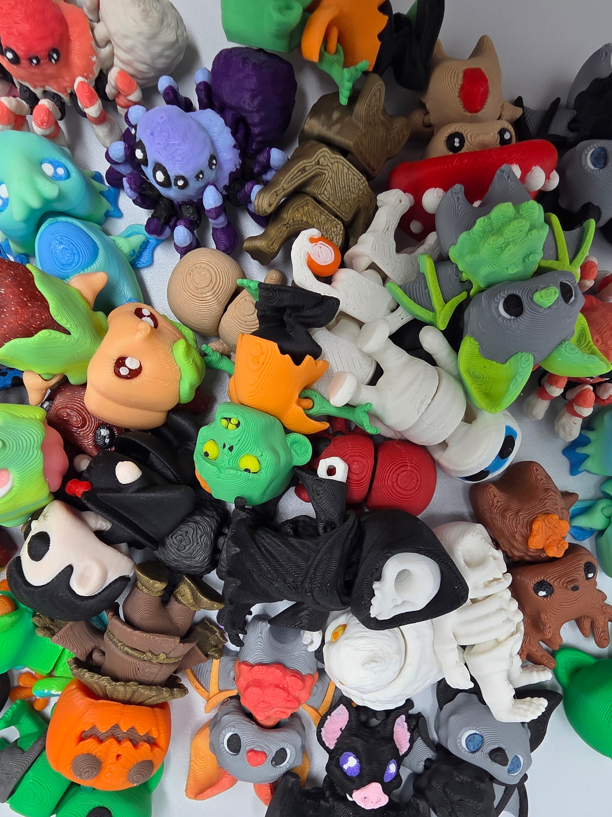 10 Mystery Halloween Pocko Pets with Glow-in-the-Dark Bubbling Cauldron