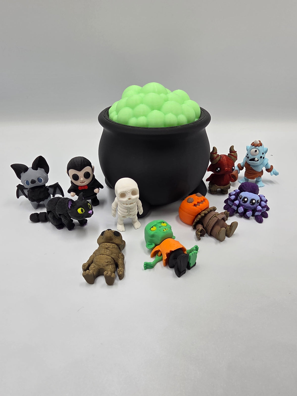 10 Mystery Halloween Pocko Pets with Glow-in-the-Dark Bubbling Cauldron